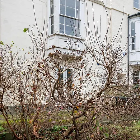 Tastefully Curated 2bd Flat With Patio Bristol