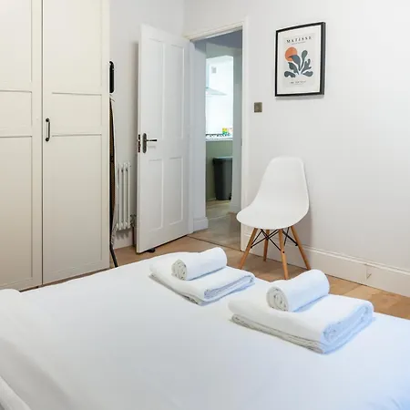 Tastefully Curated 2bd Flat With Patio Bristol