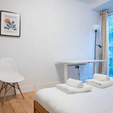 Tastefully Curated 2bd Flat With Patio * Bristol