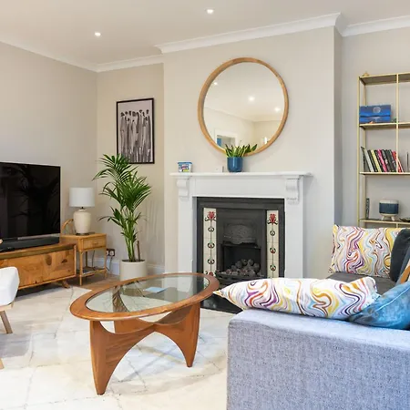 Tastefully Curated 2bd Flat With Patio Apartman *