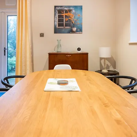 Tastefully Curated 2bd Flat With Patio